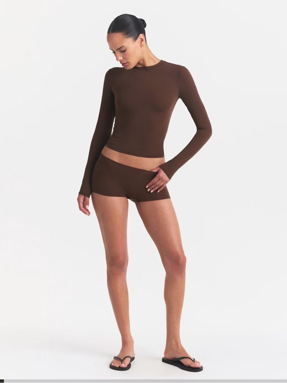 Like new! SKIMS Long-Sleeve Fits Everybody Crewneck Top in Cocoa XS